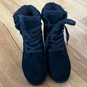 NWOT BearPaw Women's Black Lace-Up Wedges Boots
